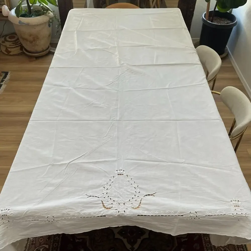 Imperial Elegance White Cotton Tablecloth 98